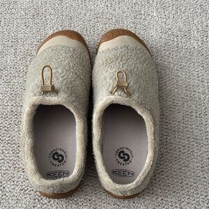 Keen Women's Slippers in Cream and Brown